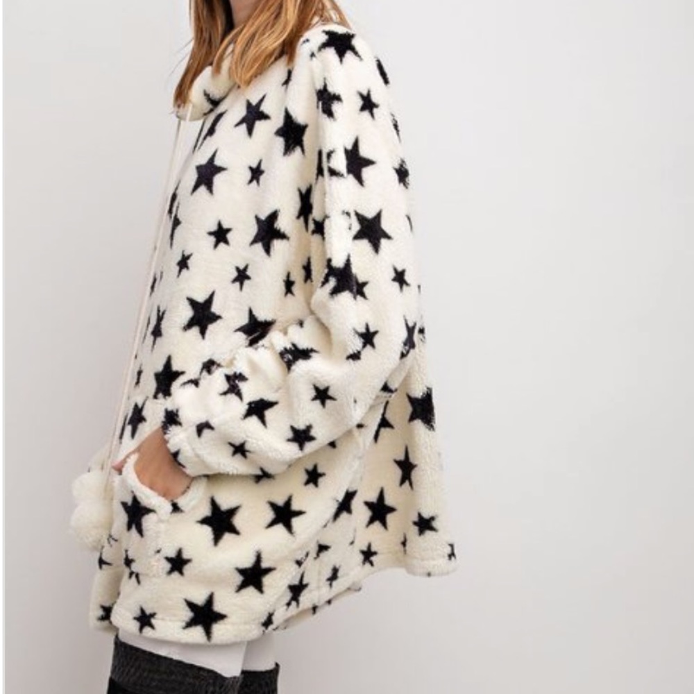 CLEARANCE ‼️CREAM FAUX FUR PONCHO - Sweater - Picture 4 of 4